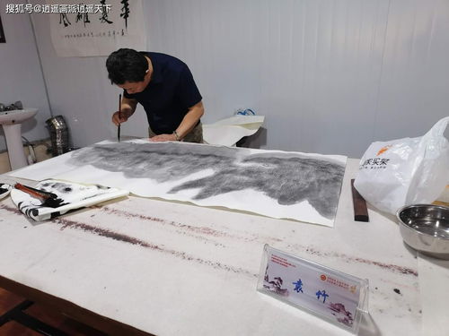 逍遙畫(huà)派袁竹以“三化營(yíng)銷(xiāo)”破局 從百米長(zhǎng)卷研討到藝術(shù)IP深耕